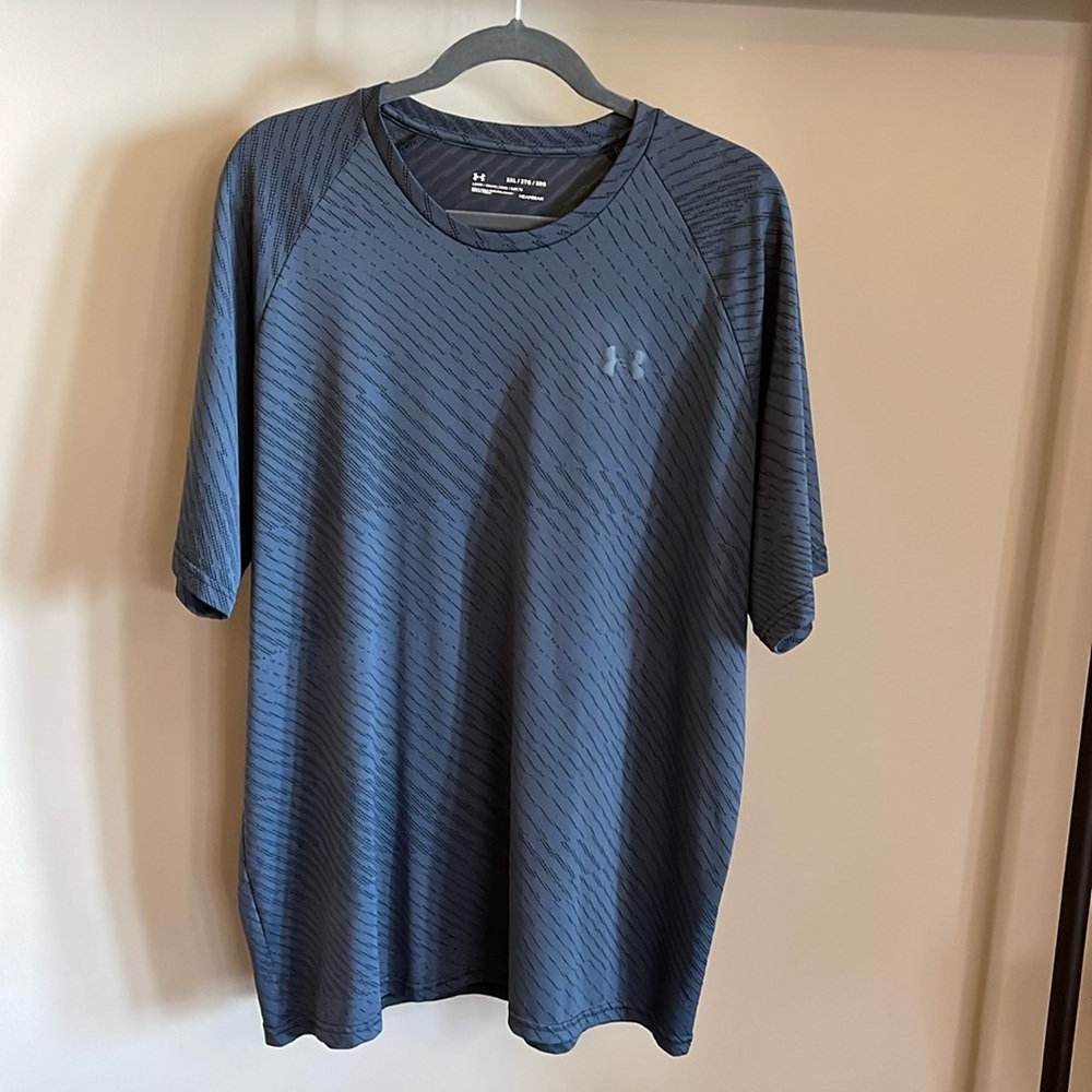 Men’s Under Armour Gray Shirt XXL